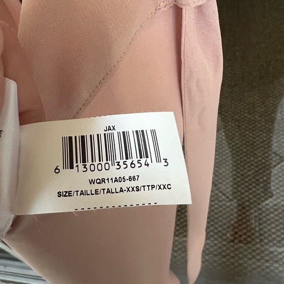 BCBG (retail $198) worn once* JAX COLD-SHOULDER HALTER TOP. Dusty pink. XXS - Picture 6 of 11